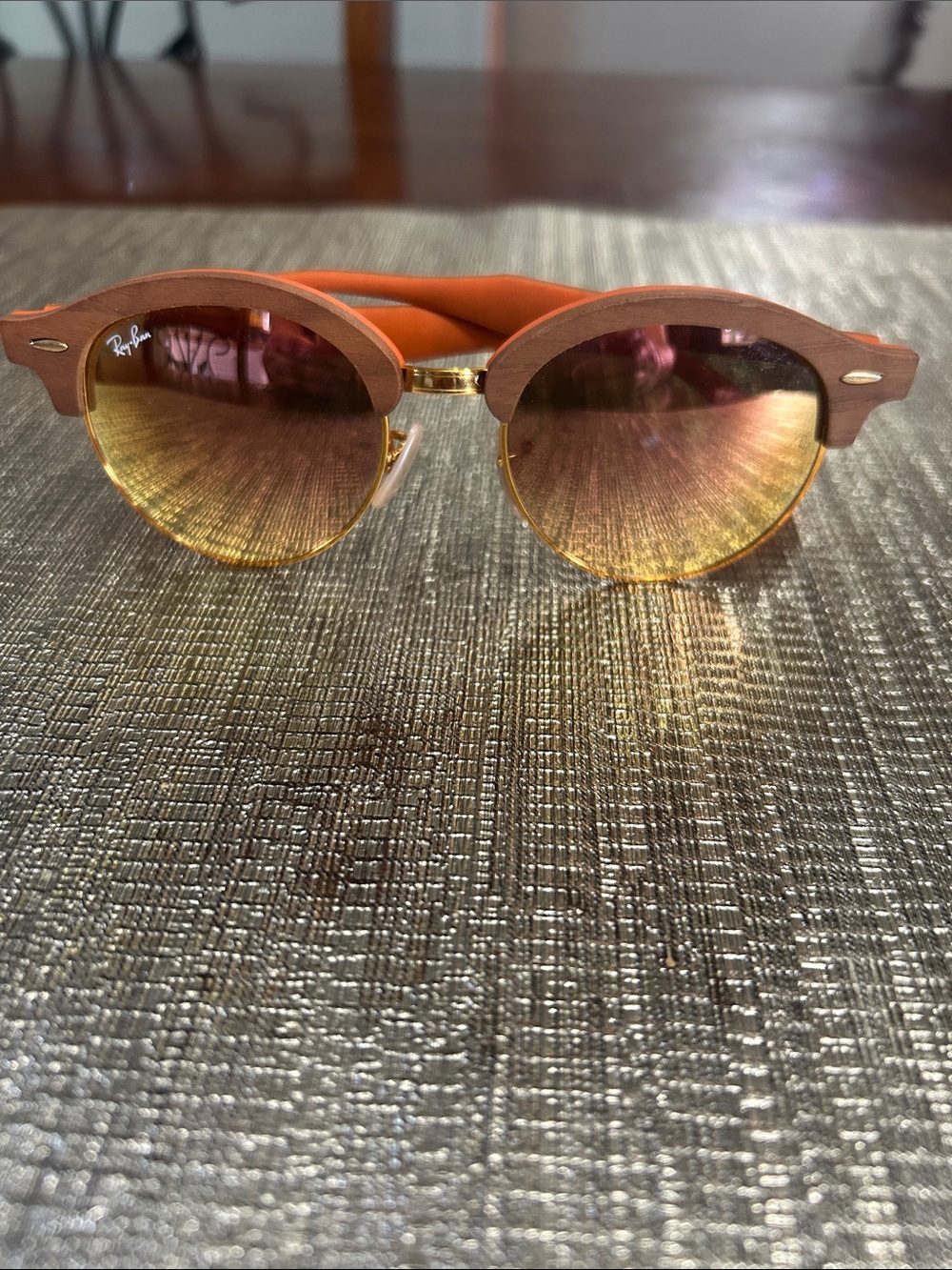 Ray-Ban Round Sunglasses with Pink Mirrored Lenses and Wood-Effect Frame